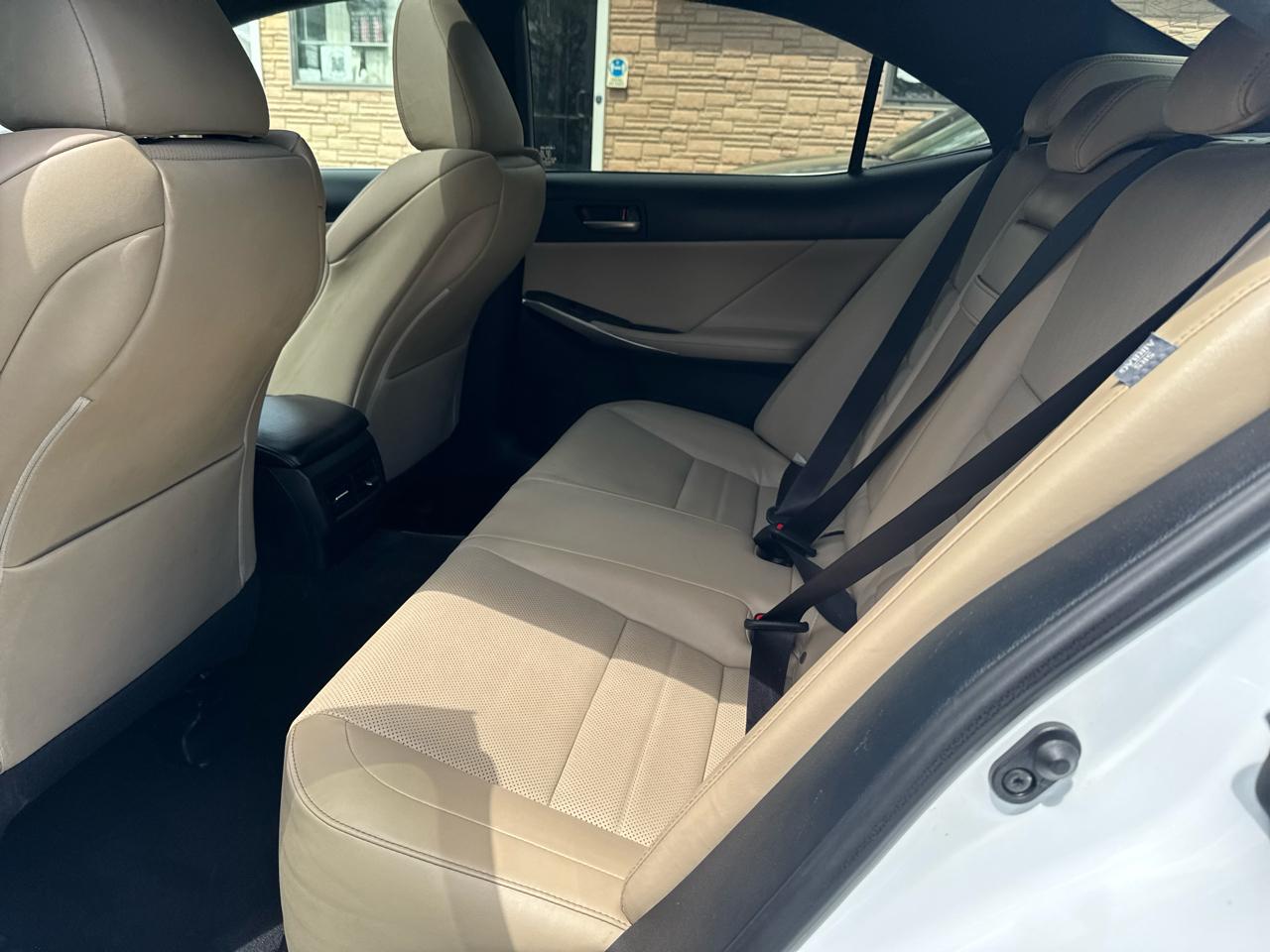 Lexus IS  2019