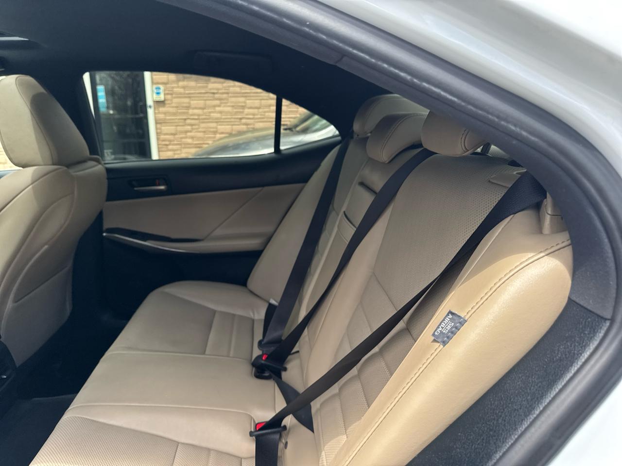 Lexus IS  2019