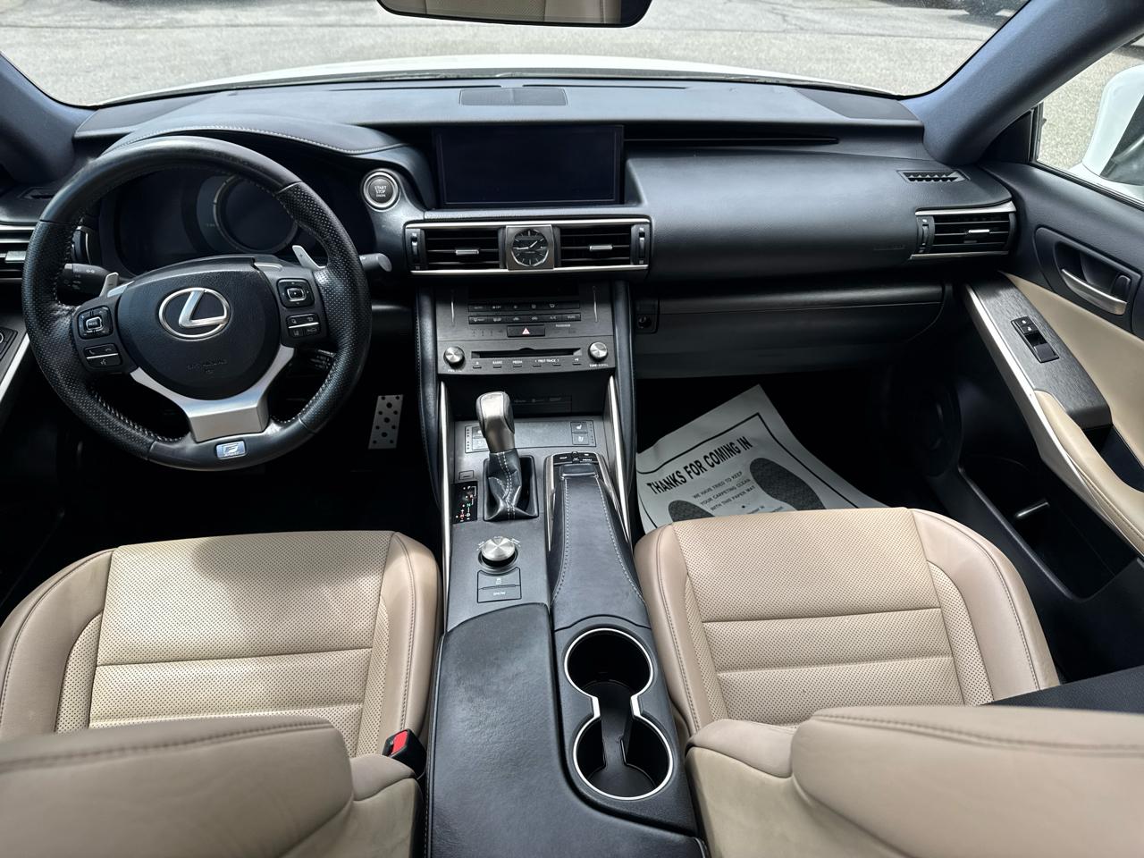Lexus IS  2019
