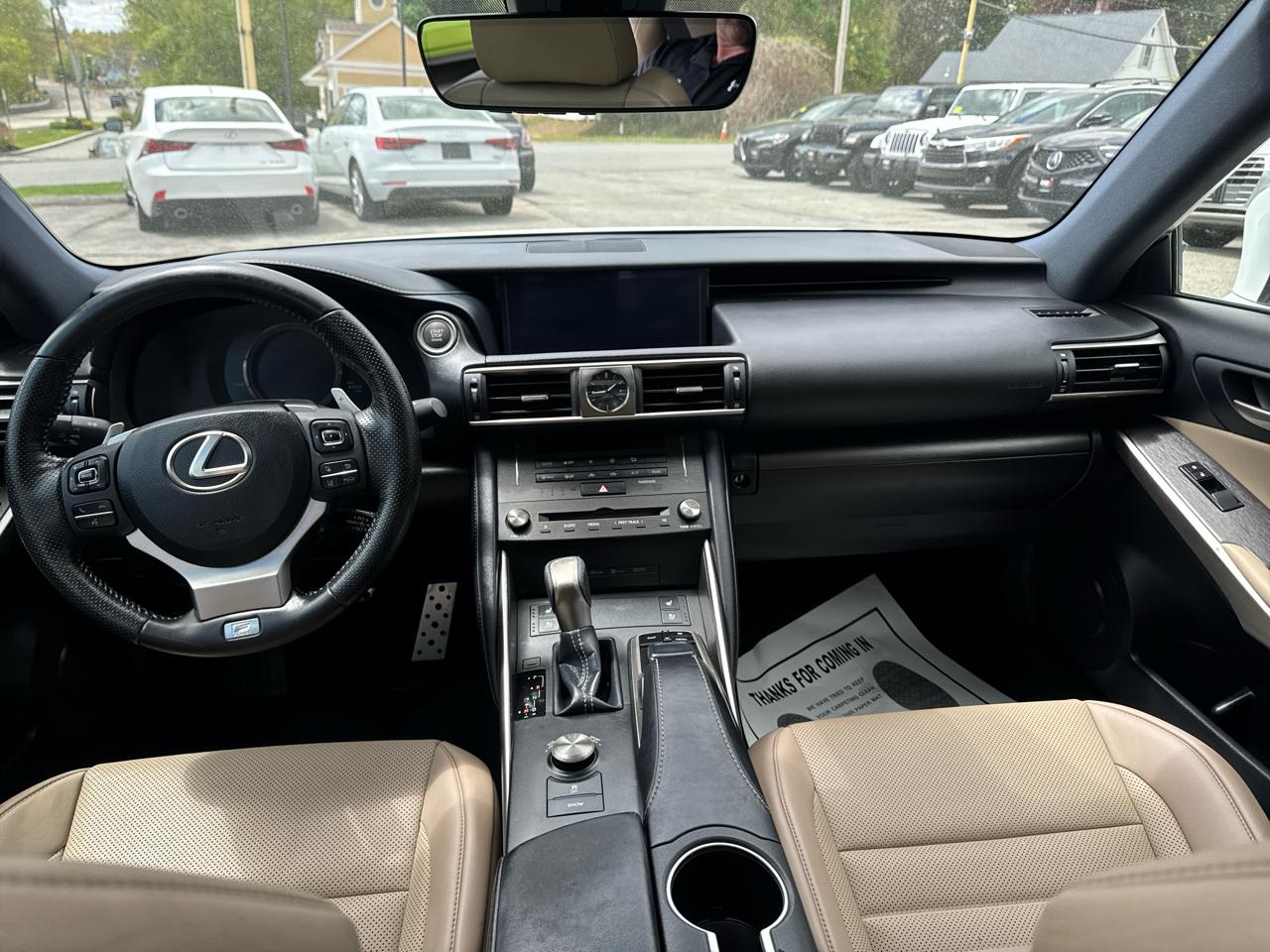Lexus IS  2019