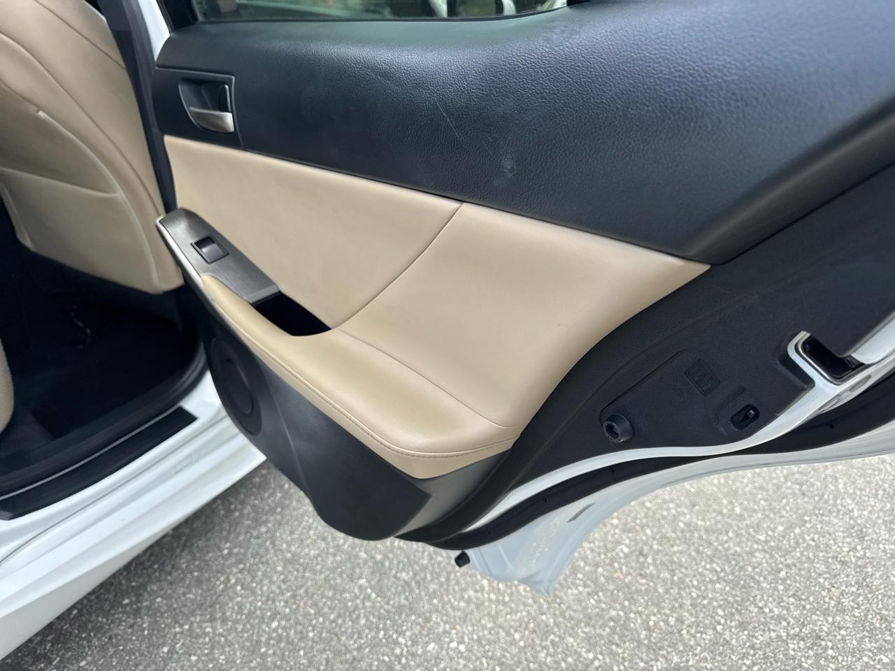 Lexus IS  2019