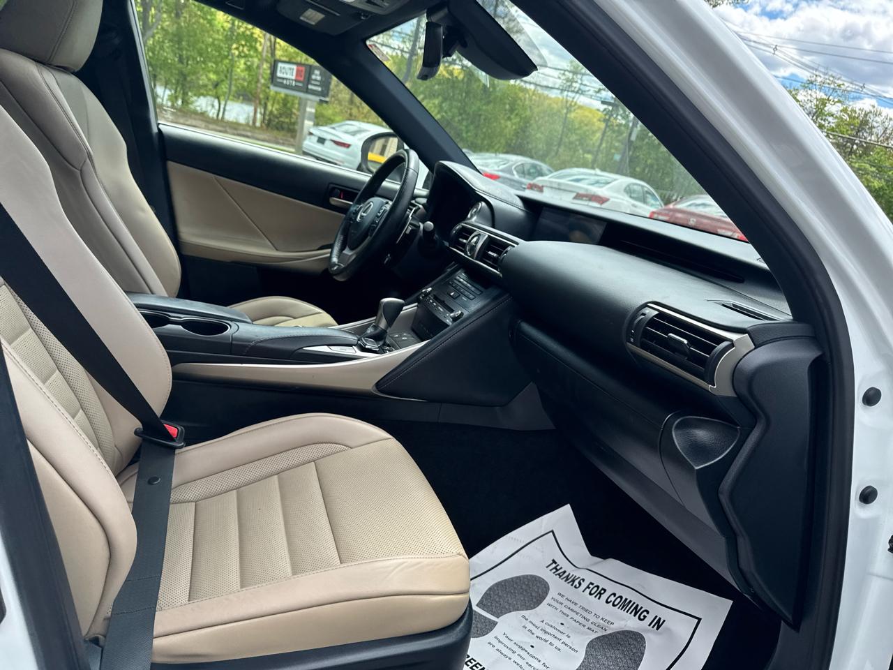 Lexus IS  2019