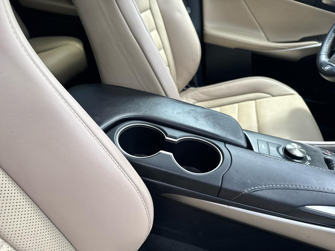 Lexus IS  2019