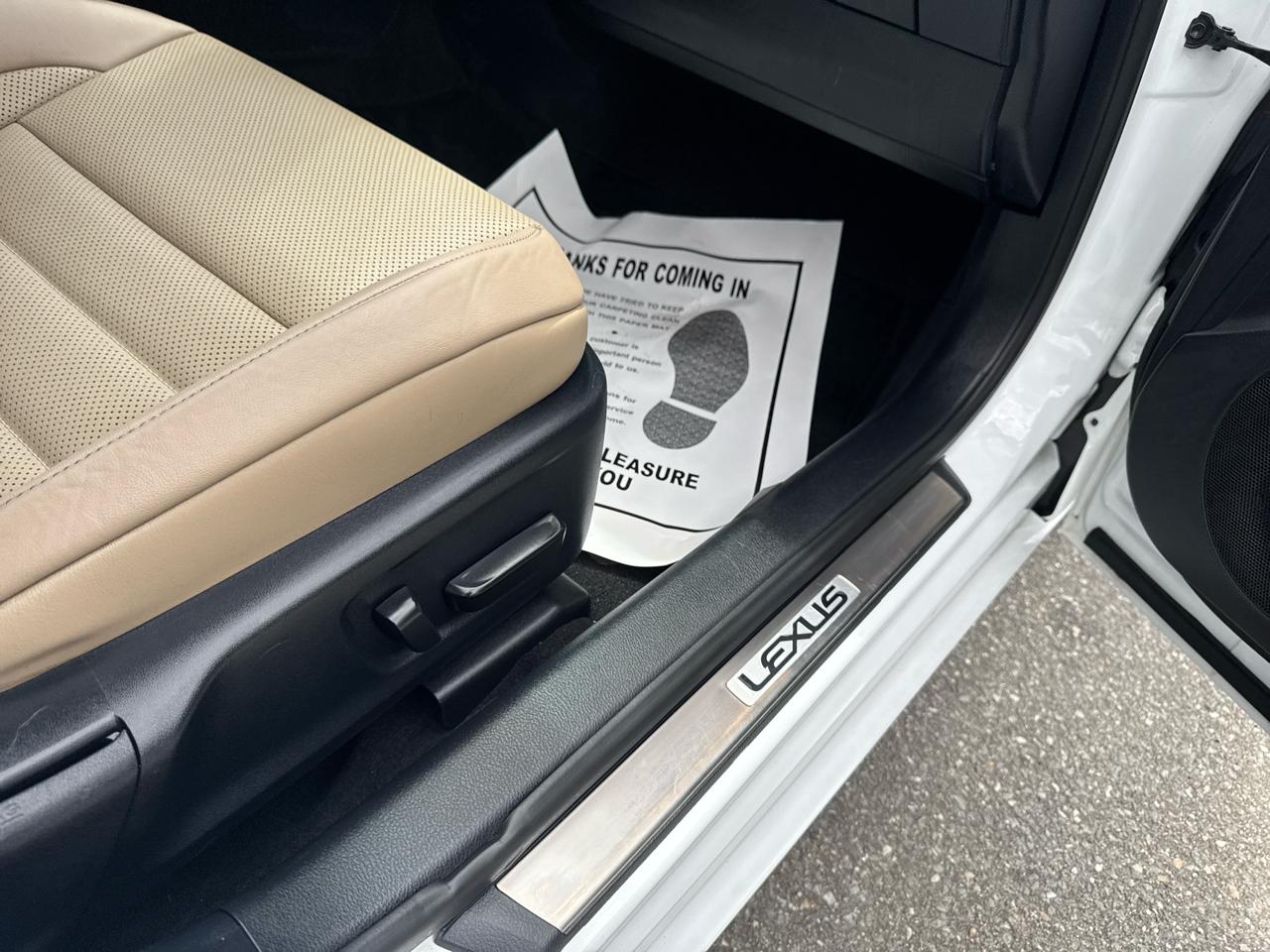 Lexus IS  2019