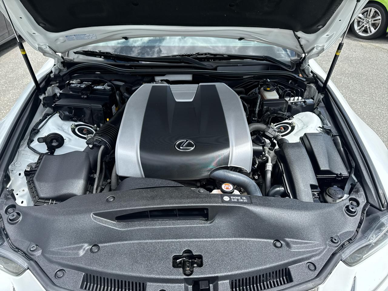 Lexus IS  2019