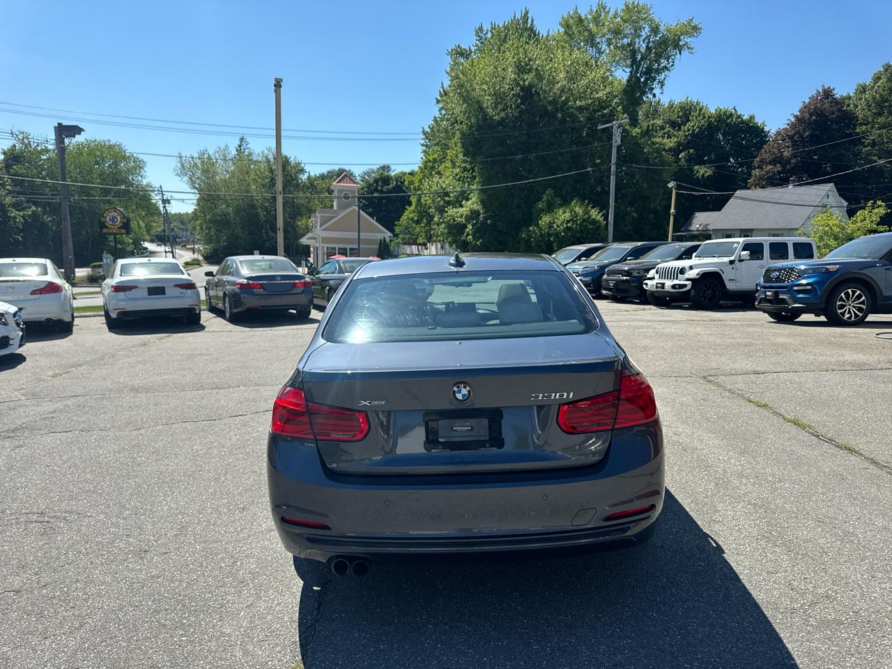 BMW 3 Series 330i xDrive Sedan 2017