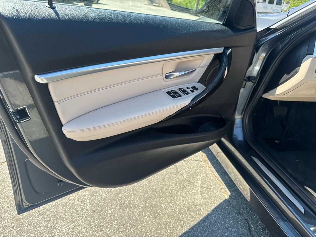 BMW 3 Series 330i xDrive Sedan 2017