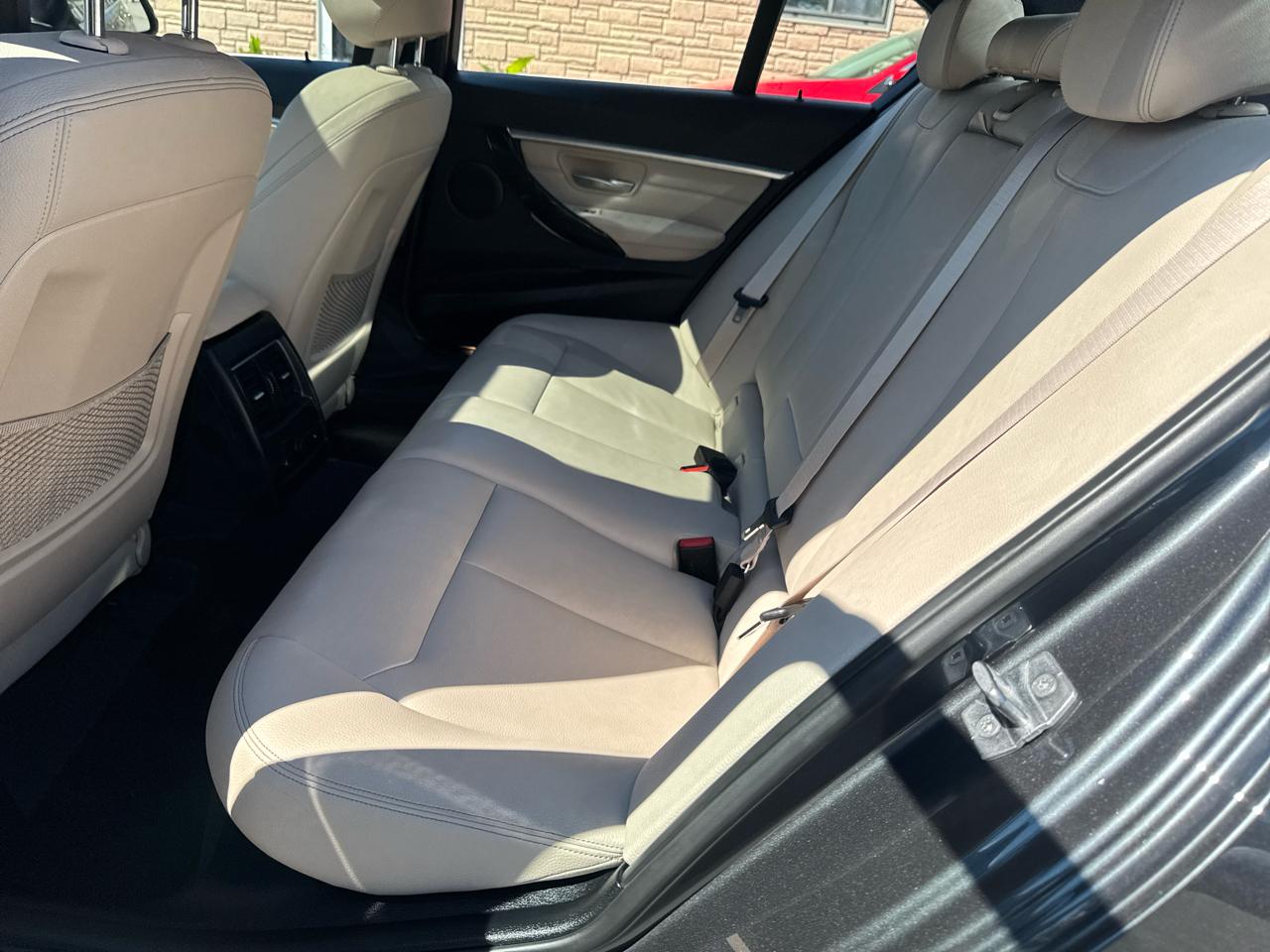 BMW 3 Series 330i xDrive Sedan 2017