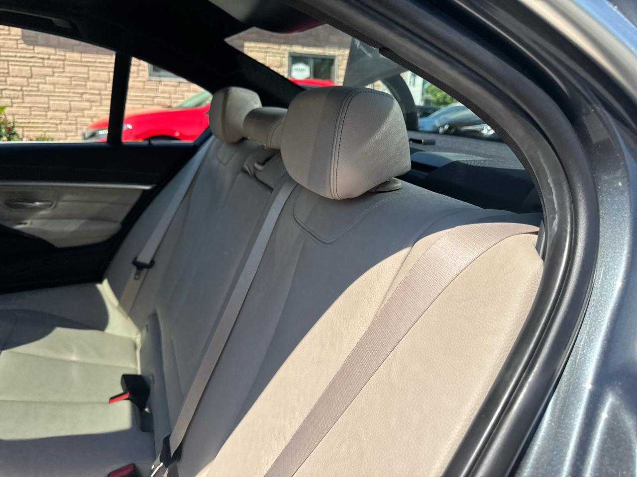 BMW 3 Series 330i xDrive Sedan 2017