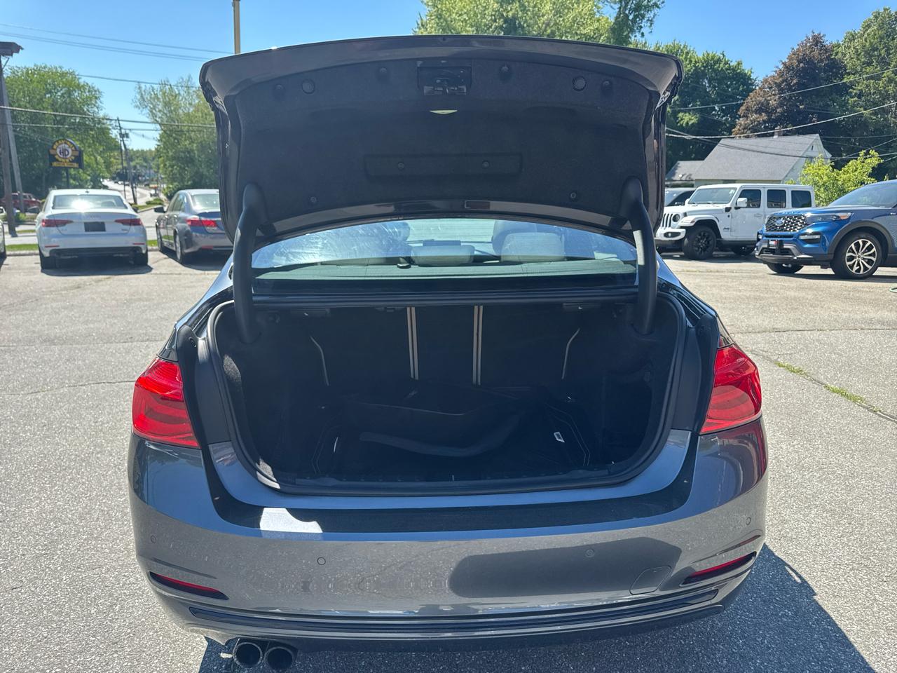 BMW 3 Series 330i xDrive Sedan 2017