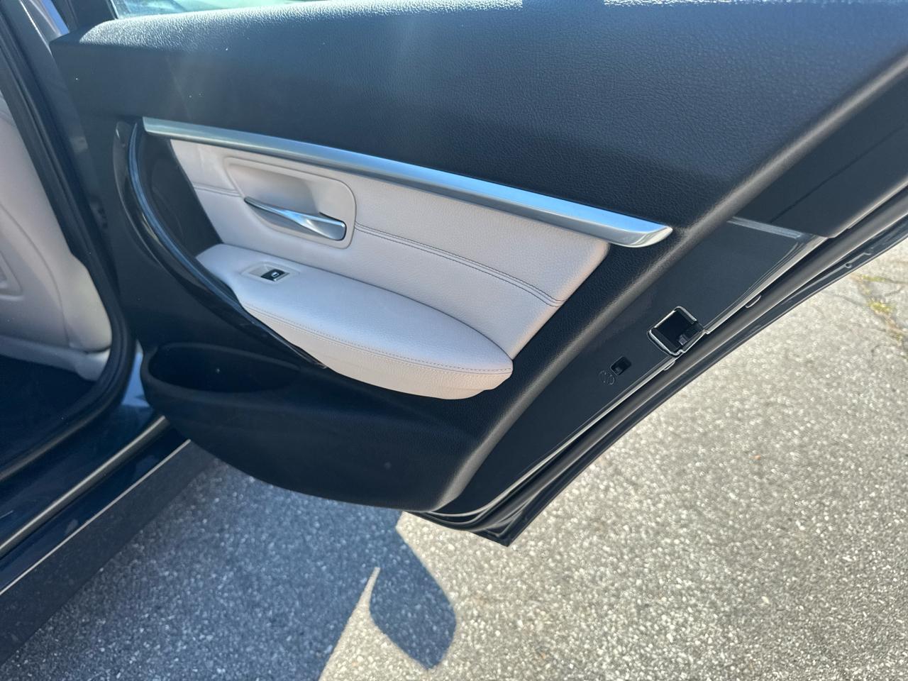 BMW 3 Series 330i xDrive Sedan 2017