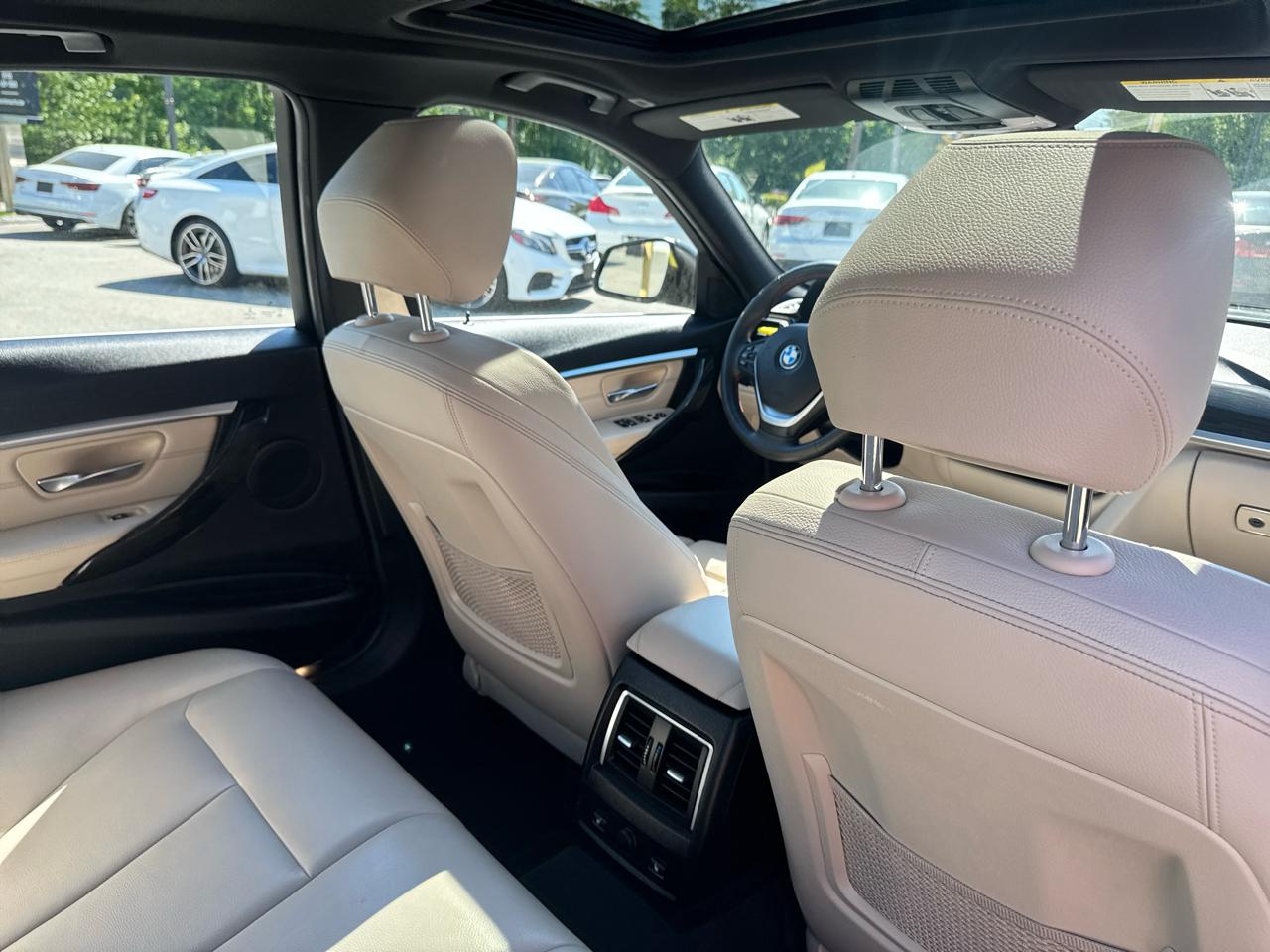 BMW 3 Series 330i xDrive Sedan 2017