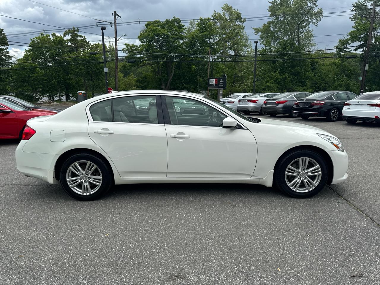 Infiniti G37 Sedan  2013