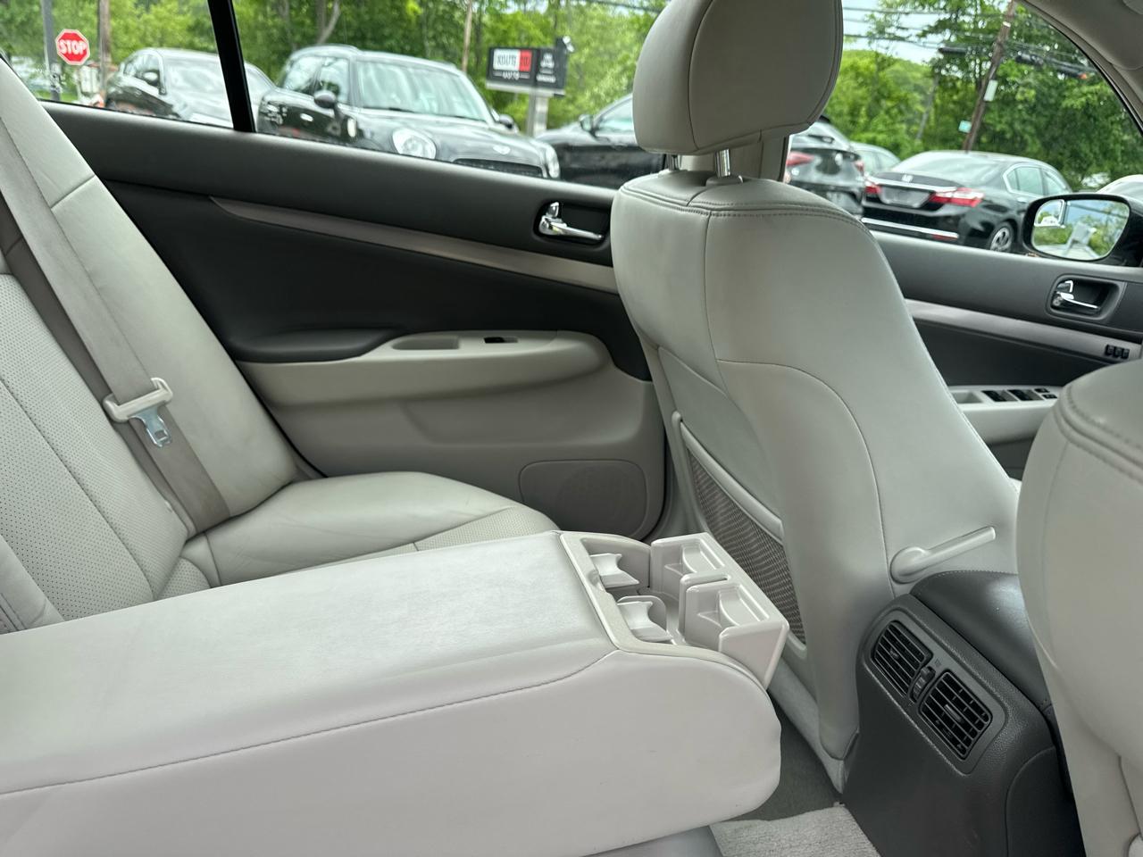 Infiniti G37 Sedan  2013