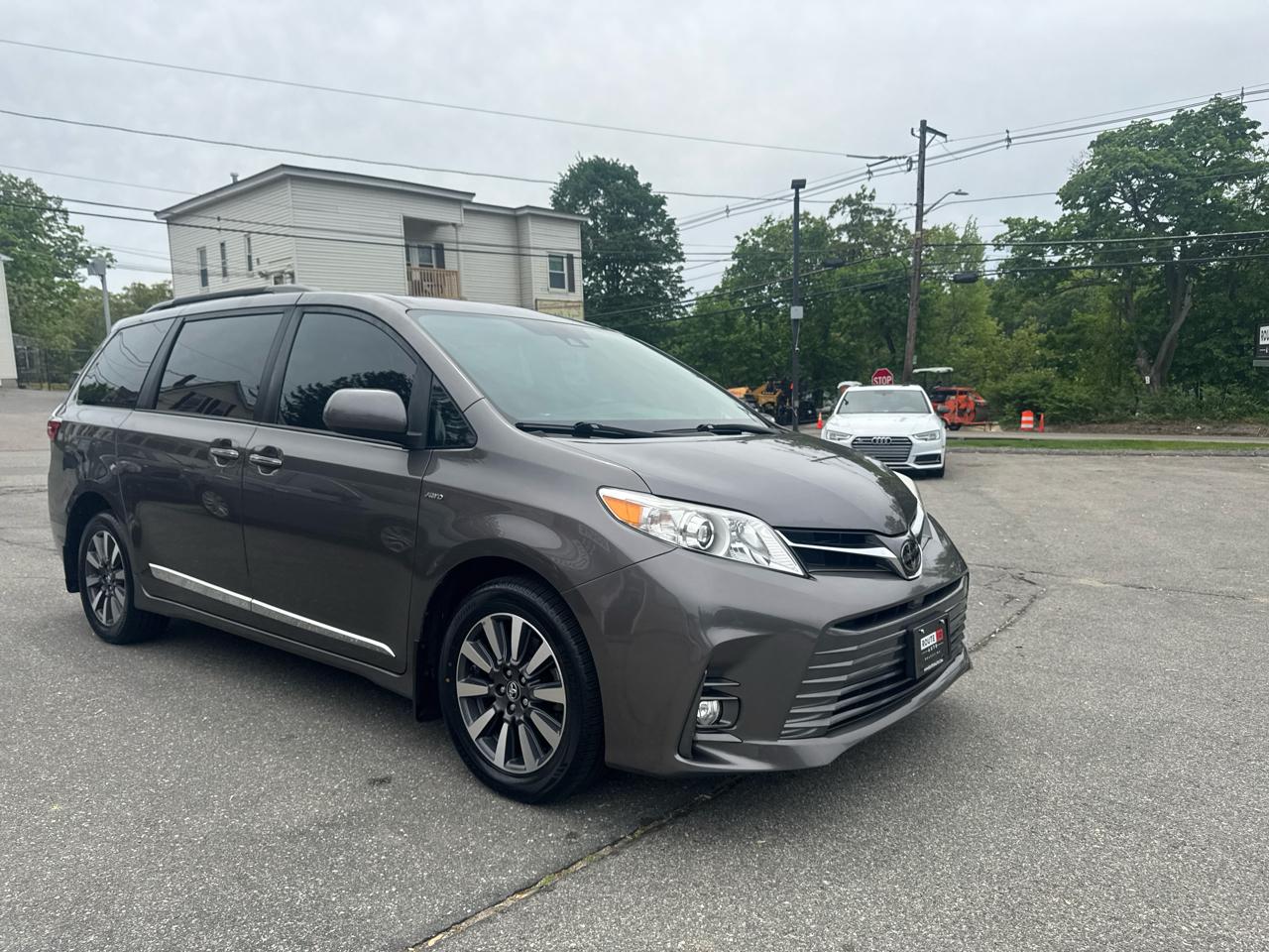 Toyota Sienna  2018