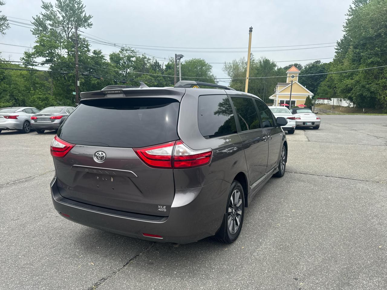 Toyota Sienna  2018