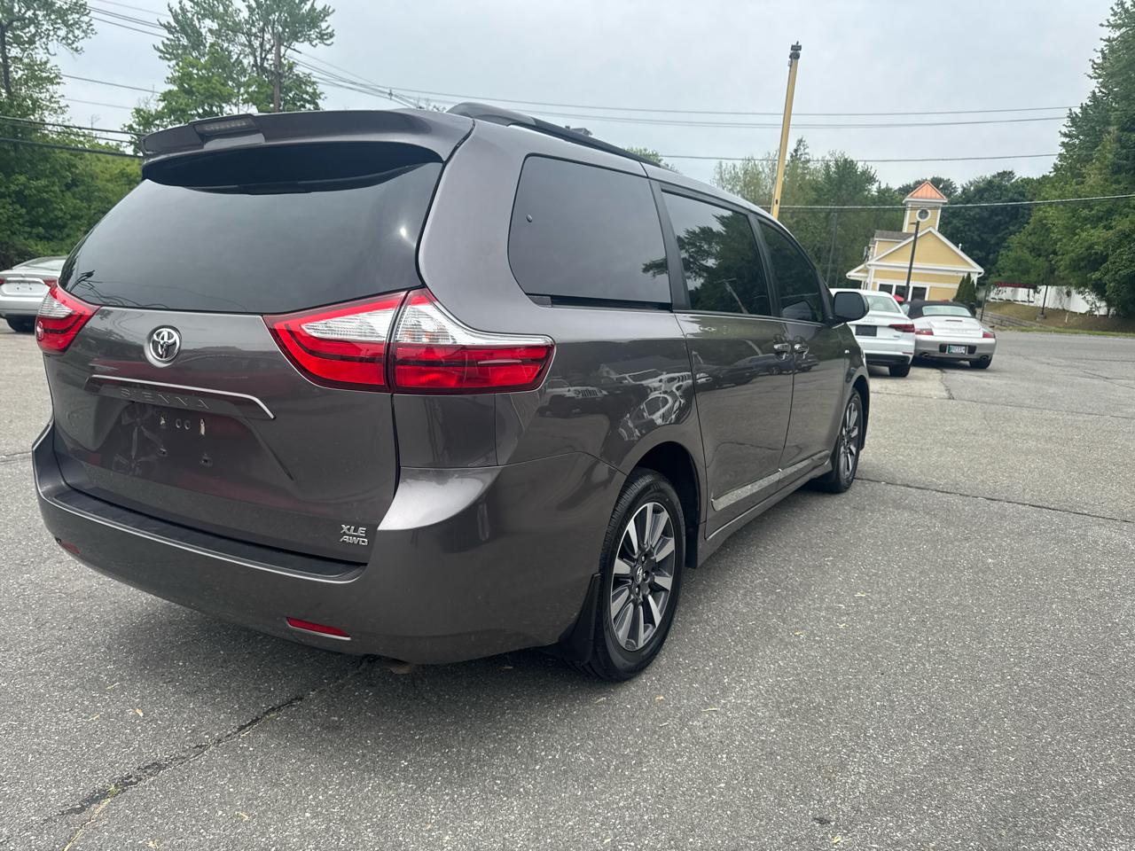Toyota Sienna  2018