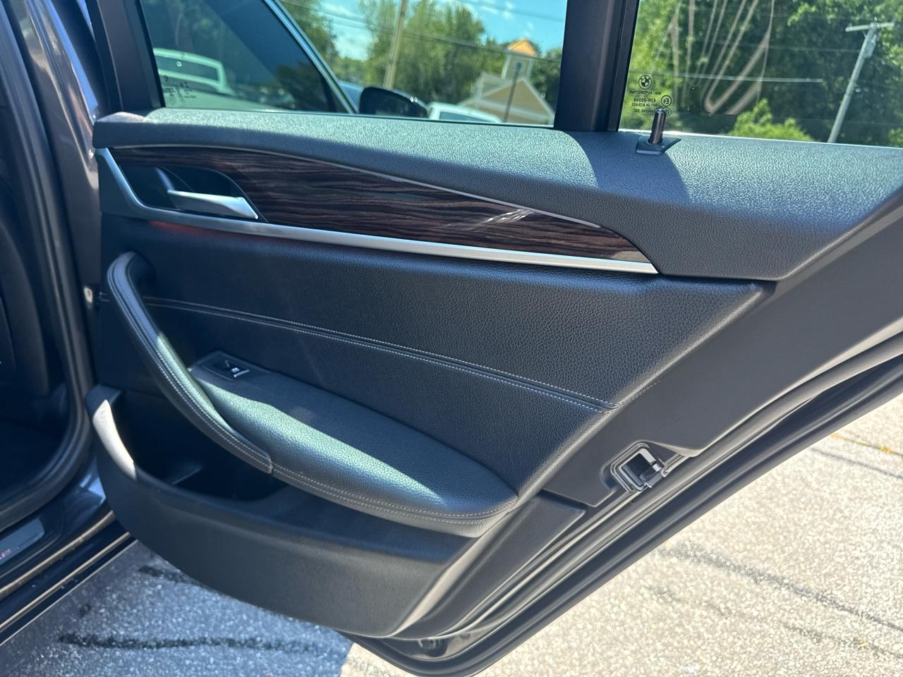 BMW 5 Series  2019