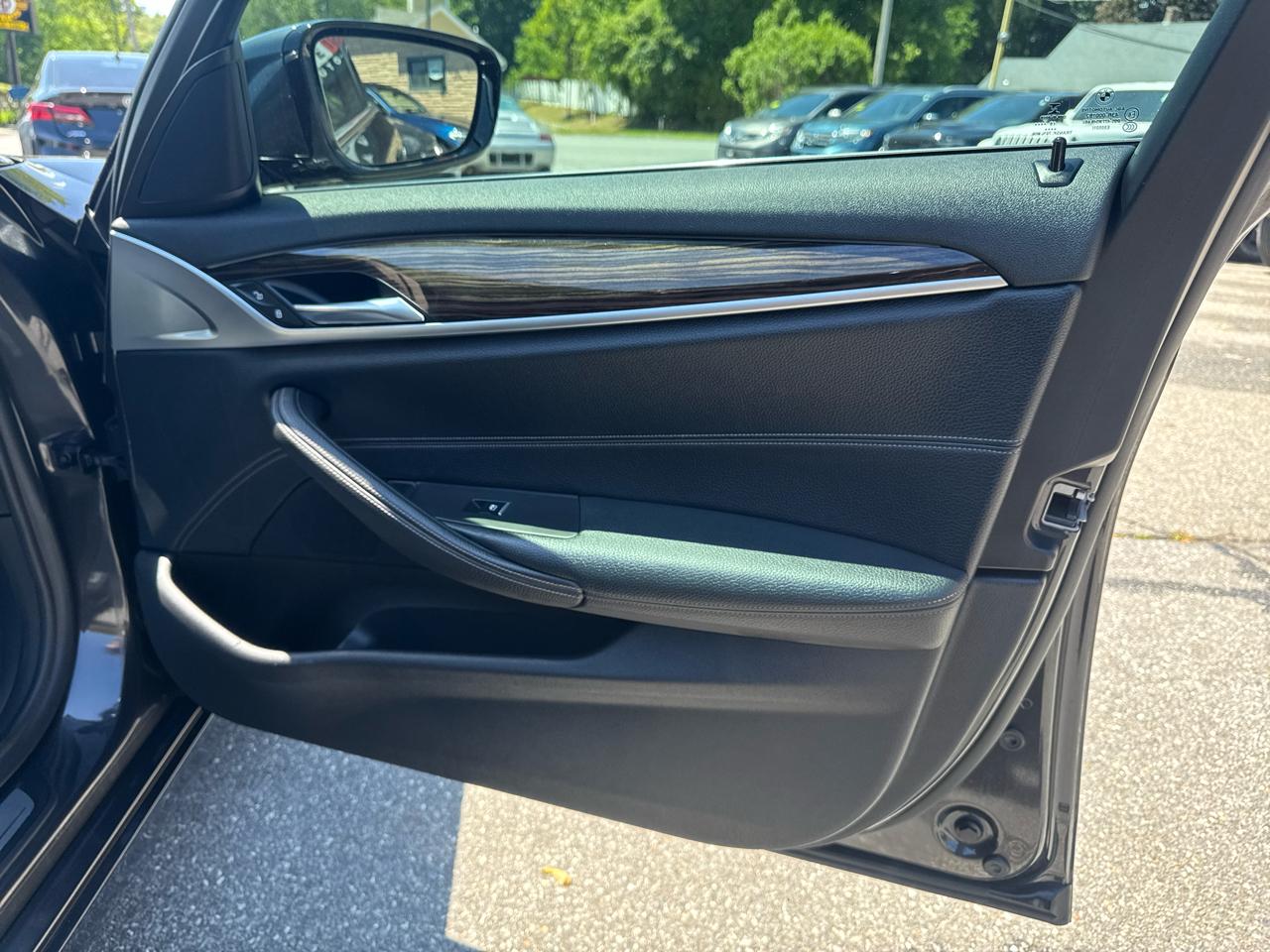 BMW 5 Series  2019