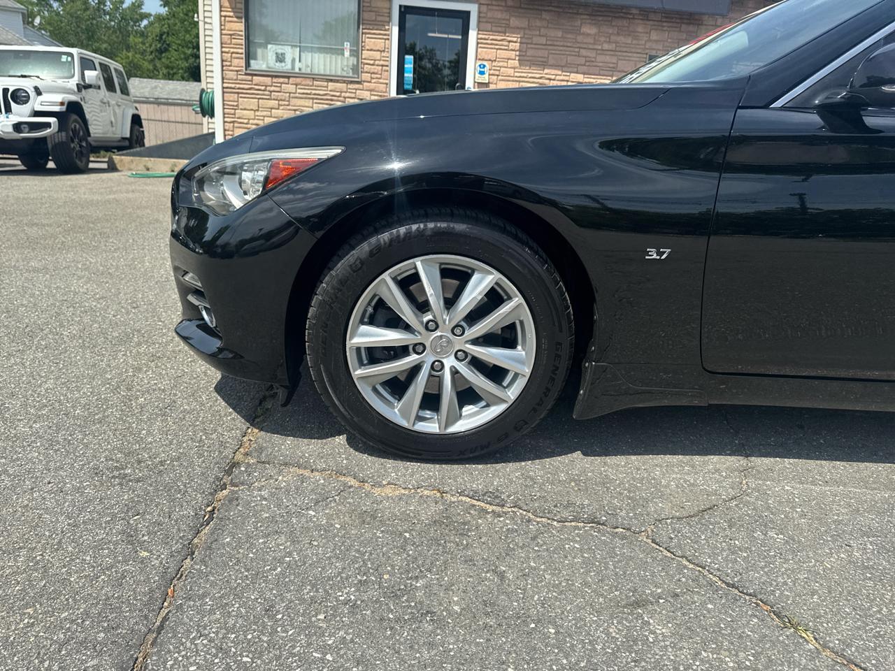 Infiniti Q50  2014
