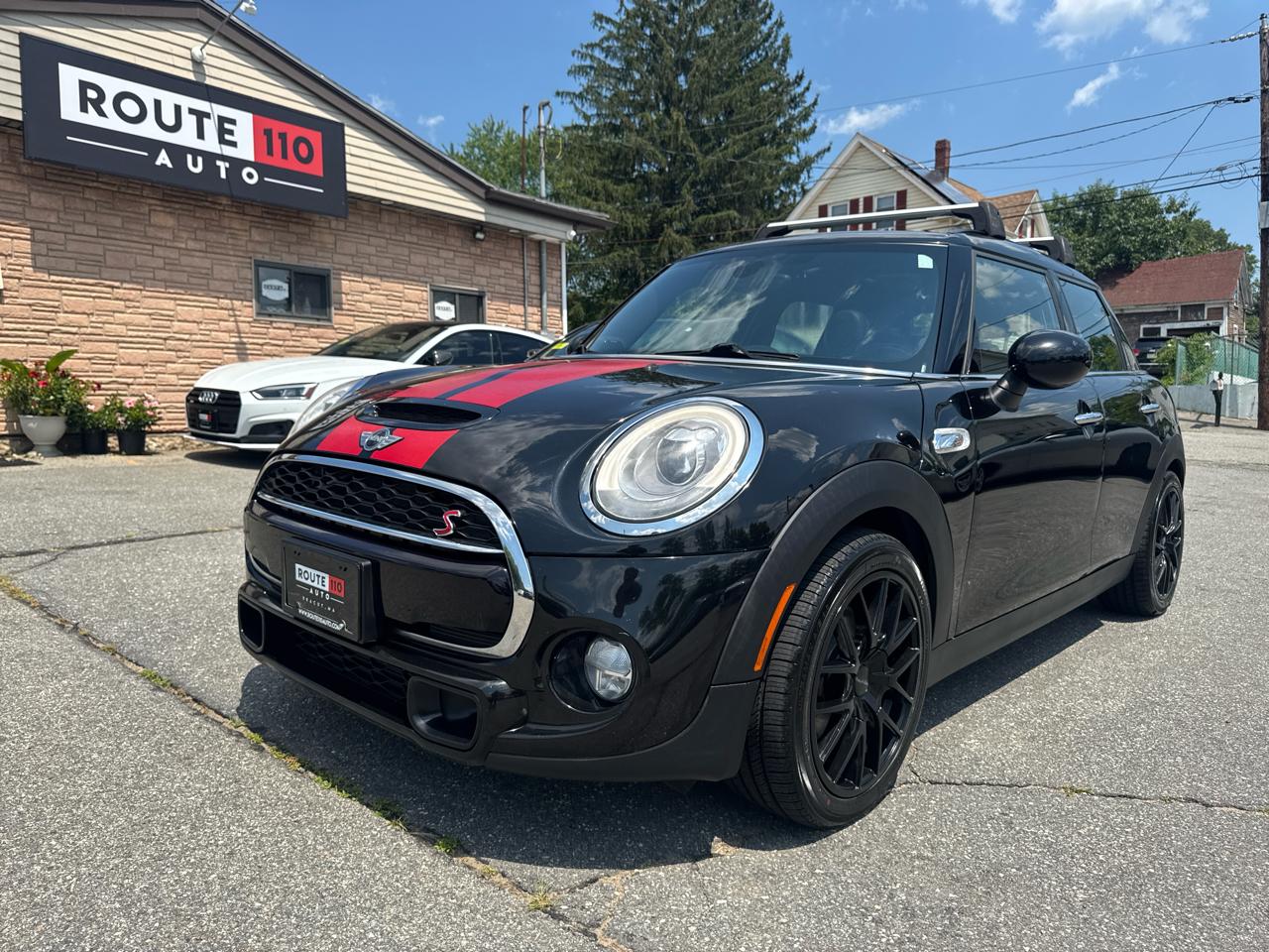 Black 2018 MINI Cooper Hatchback Front-Wheel Drive 6-Speed Manual