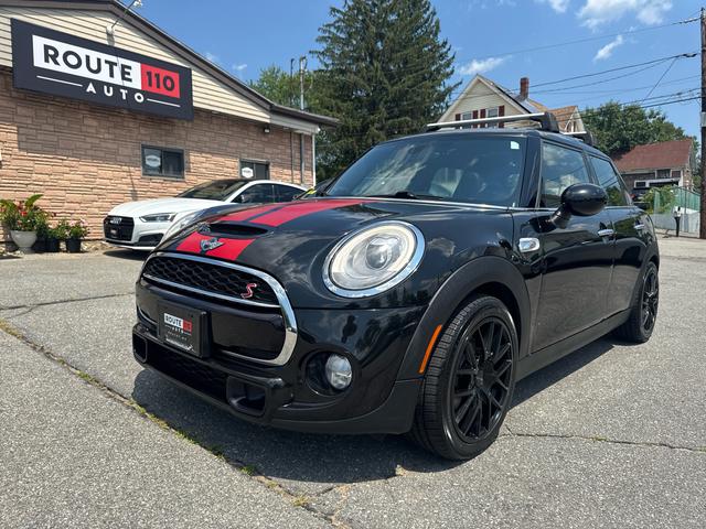 Black 2018 MINI Cooper Hatchback Front-Wheel Drive 6-Speed Manual