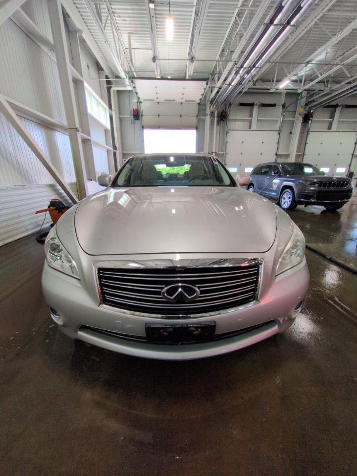 Infiniti M37  2013