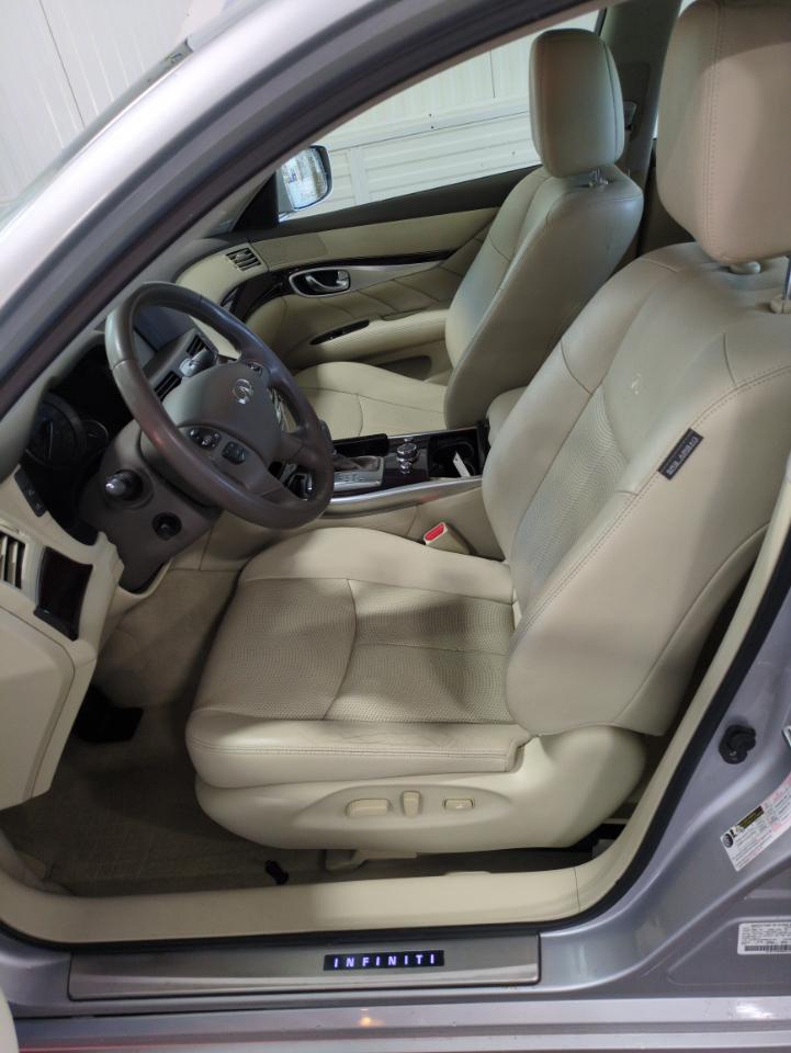 Infiniti M37  2013