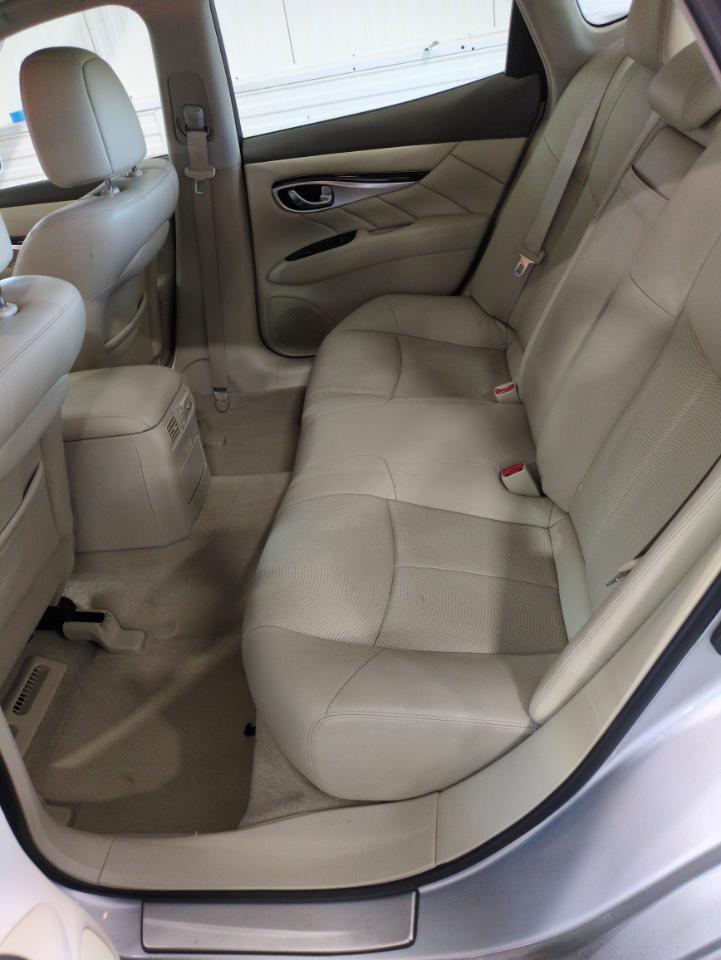 Infiniti M37  2013