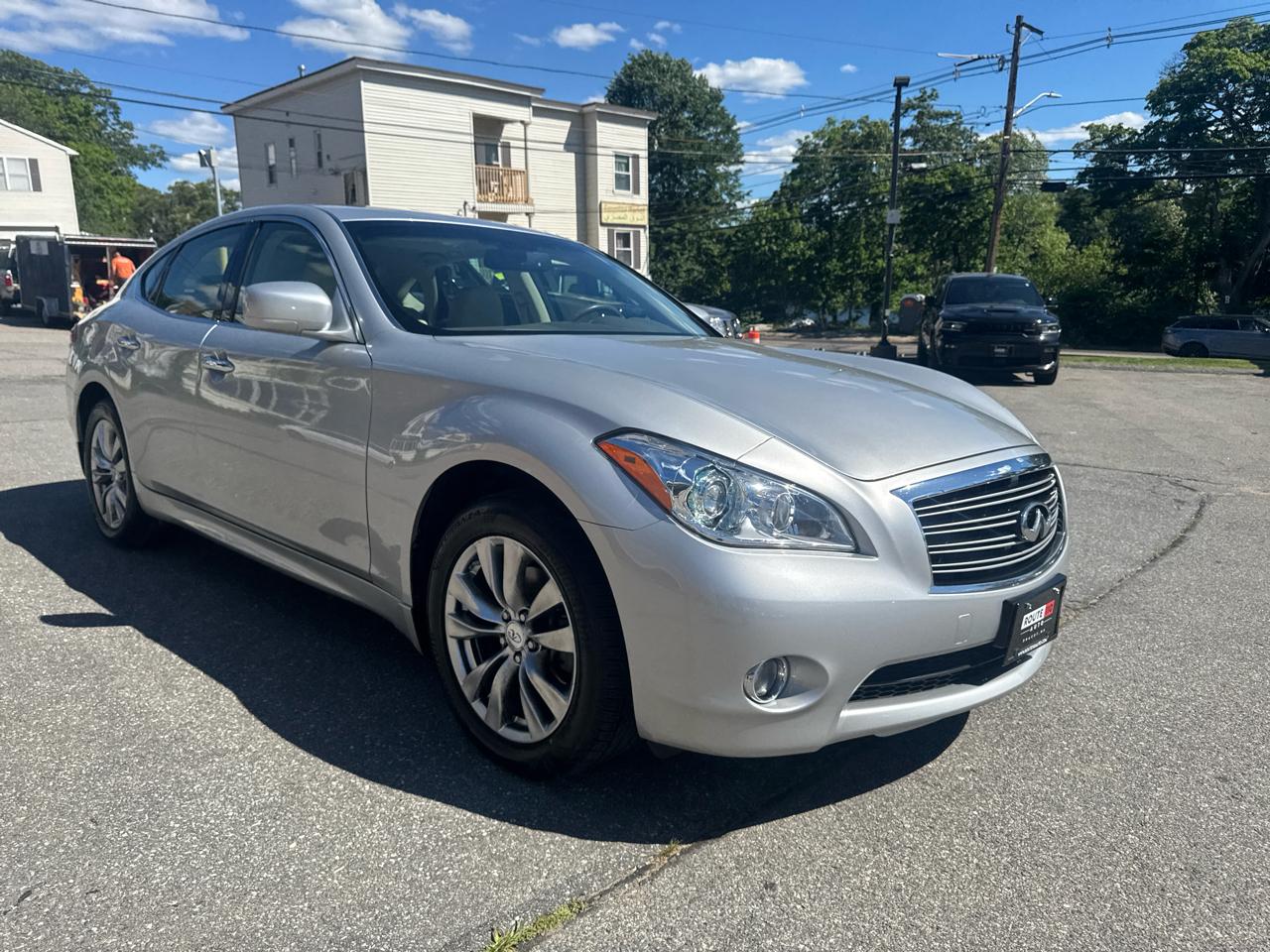 Infiniti M37  2013