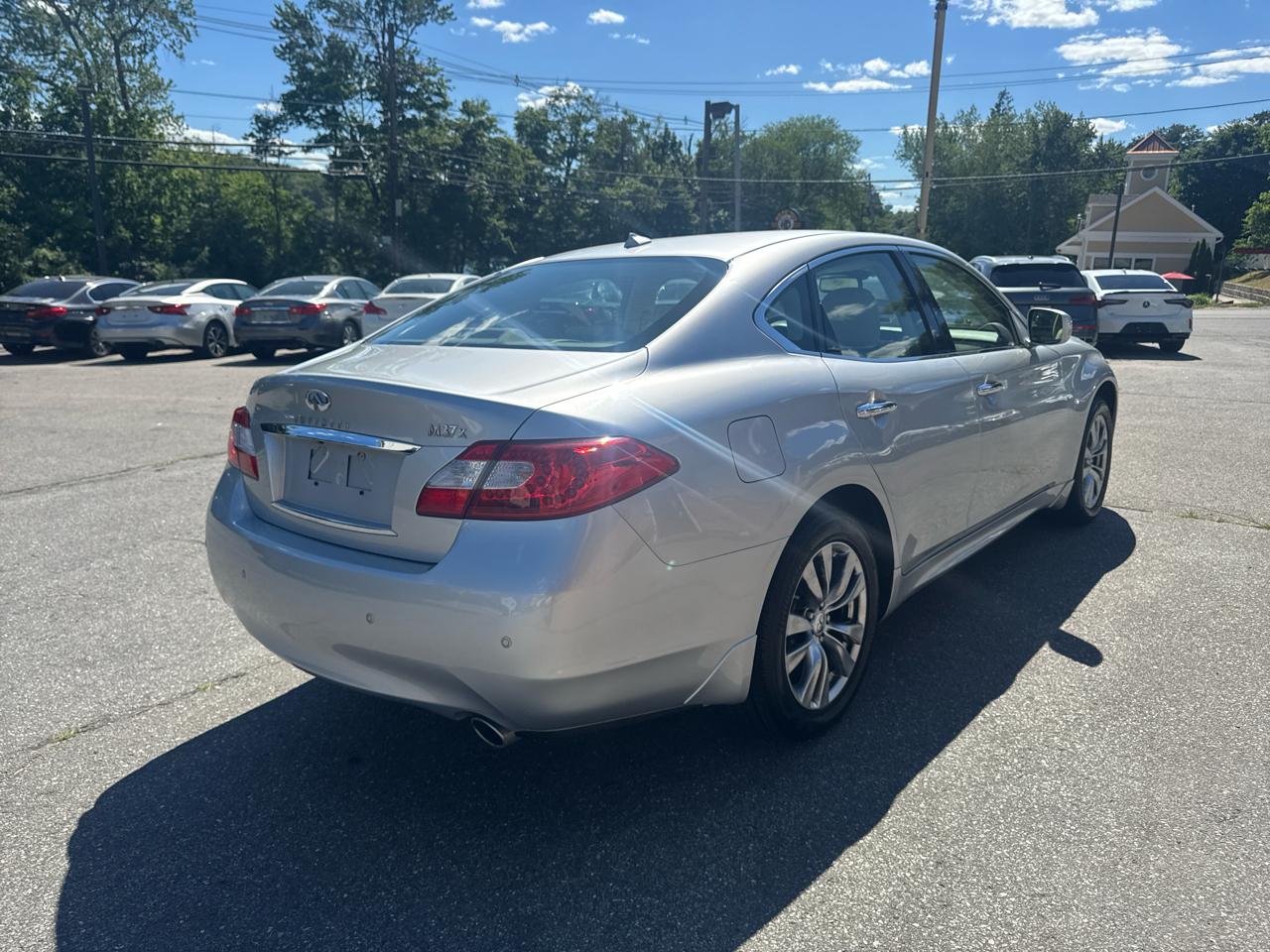 Infiniti M37  2013
