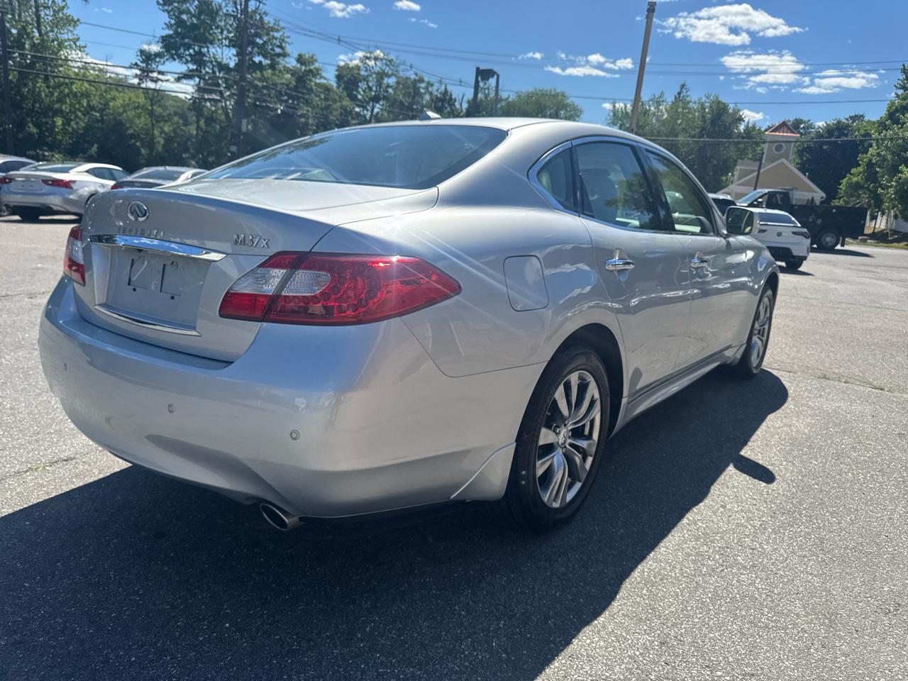 Infiniti M37  2013