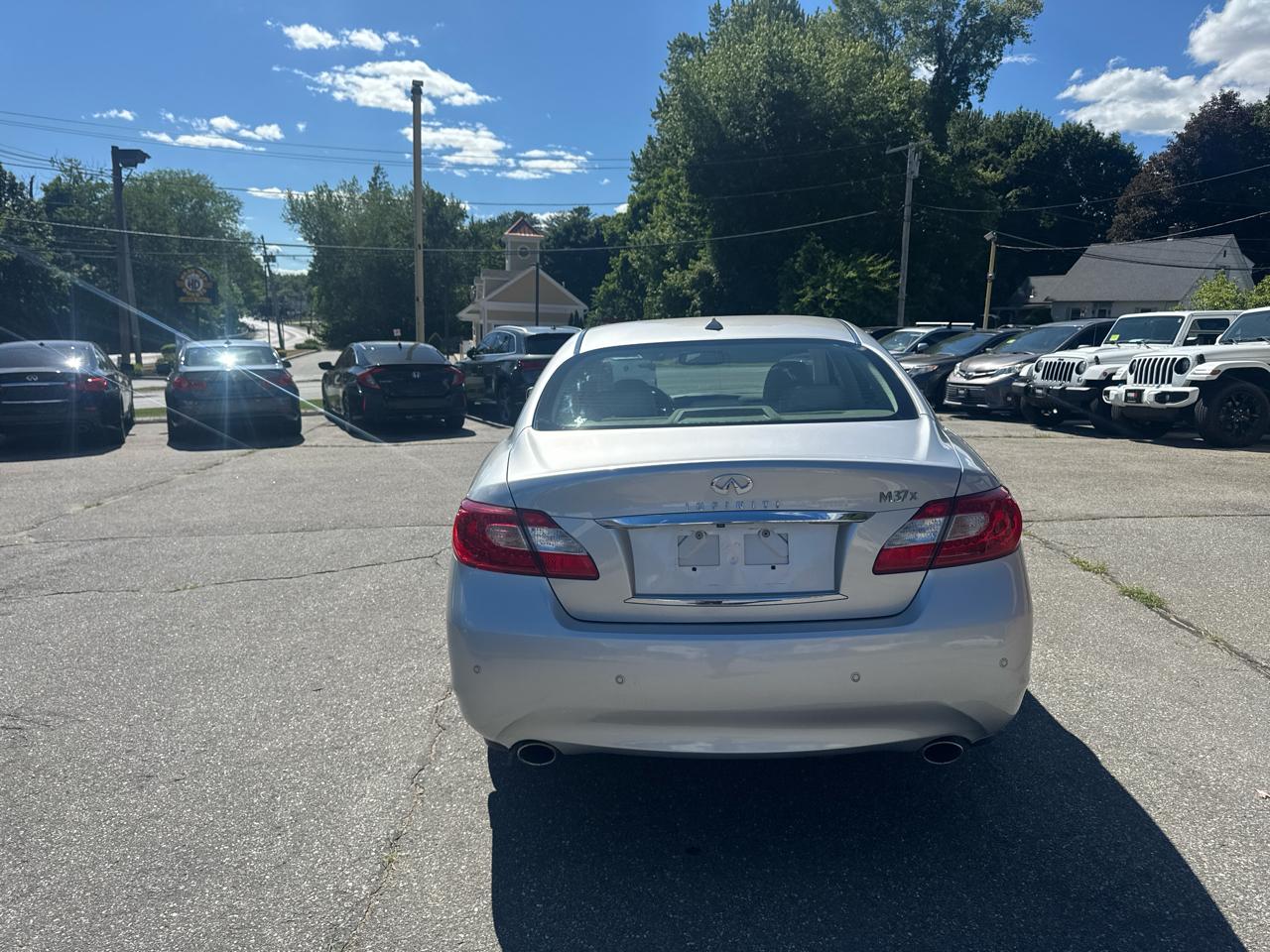Infiniti M37  2013
