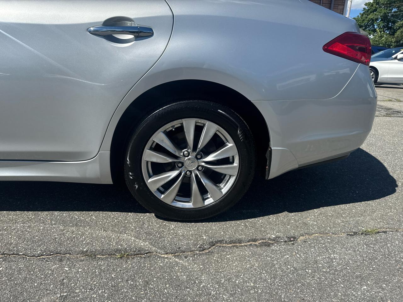 Infiniti M37  2013