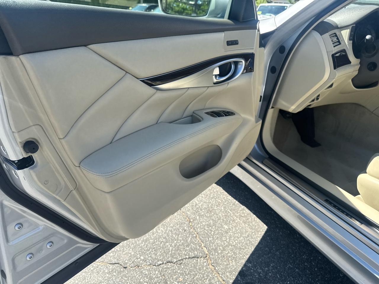 Infiniti M37  2013