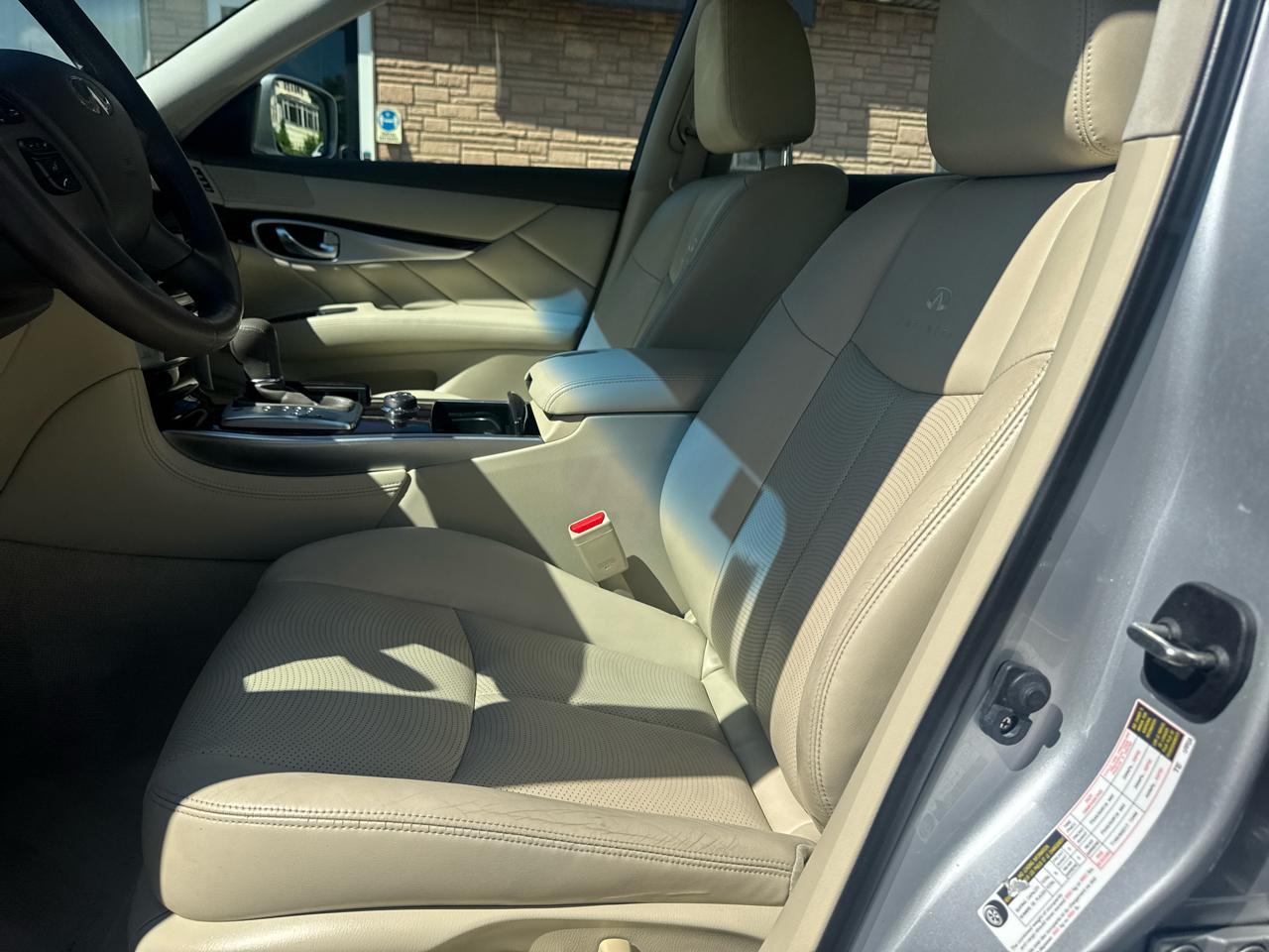 Infiniti M37  2013