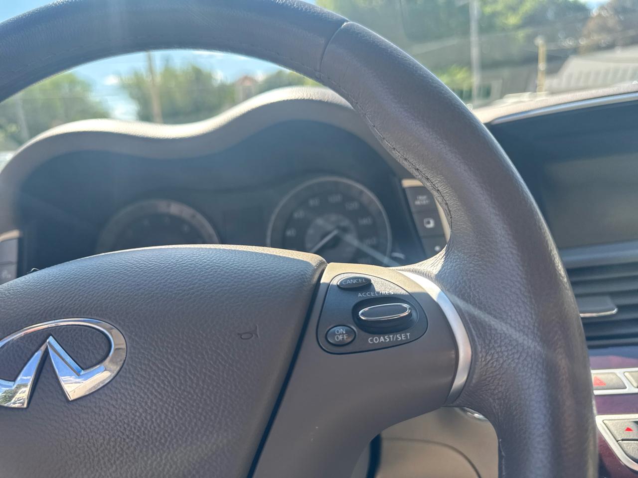 Infiniti M37  2013
