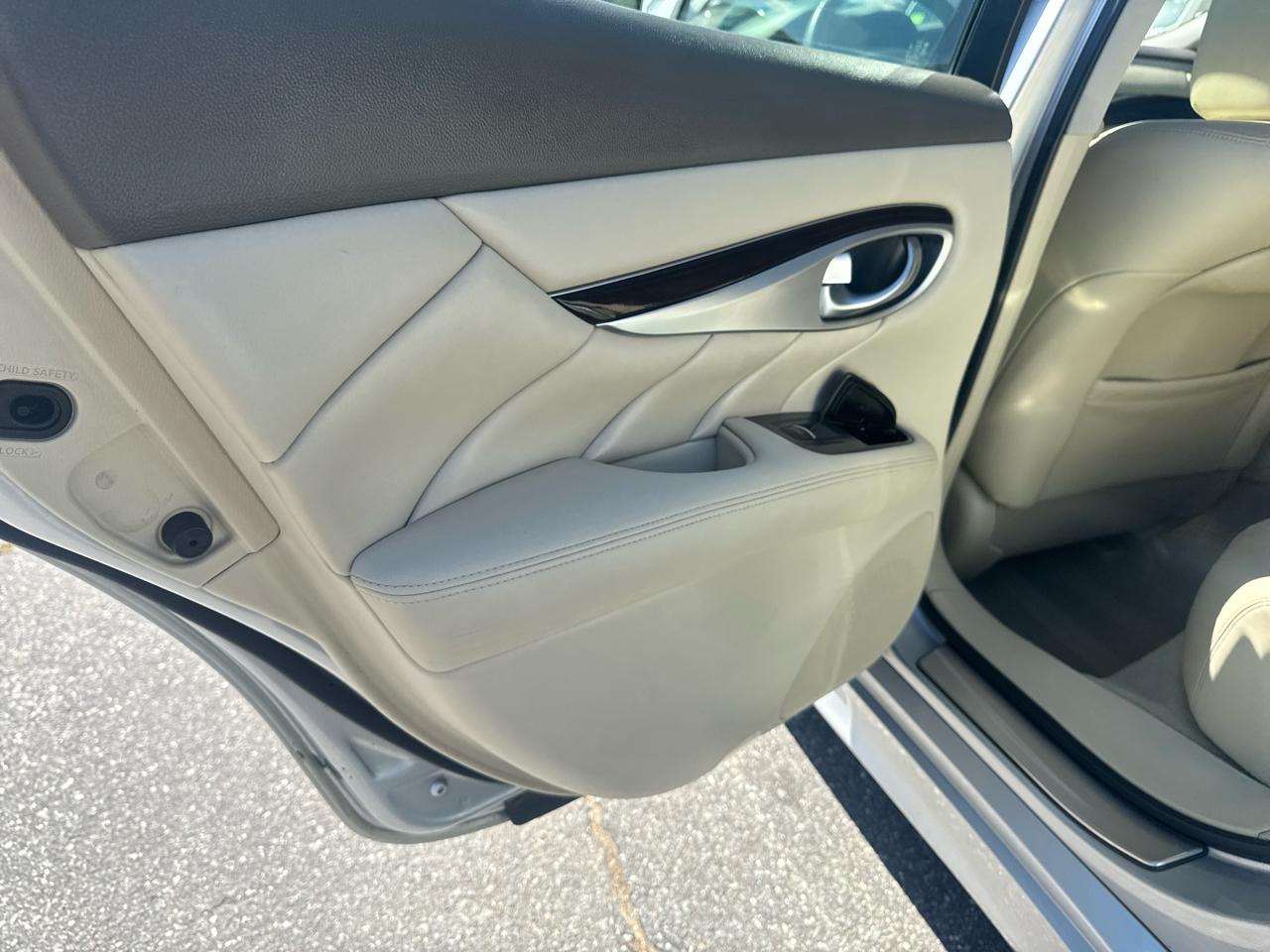 Infiniti M37  2013