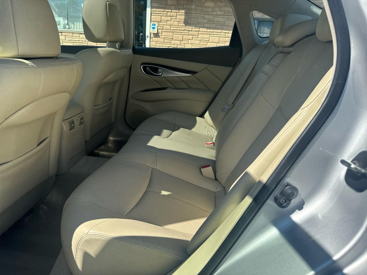 Infiniti M37  2013