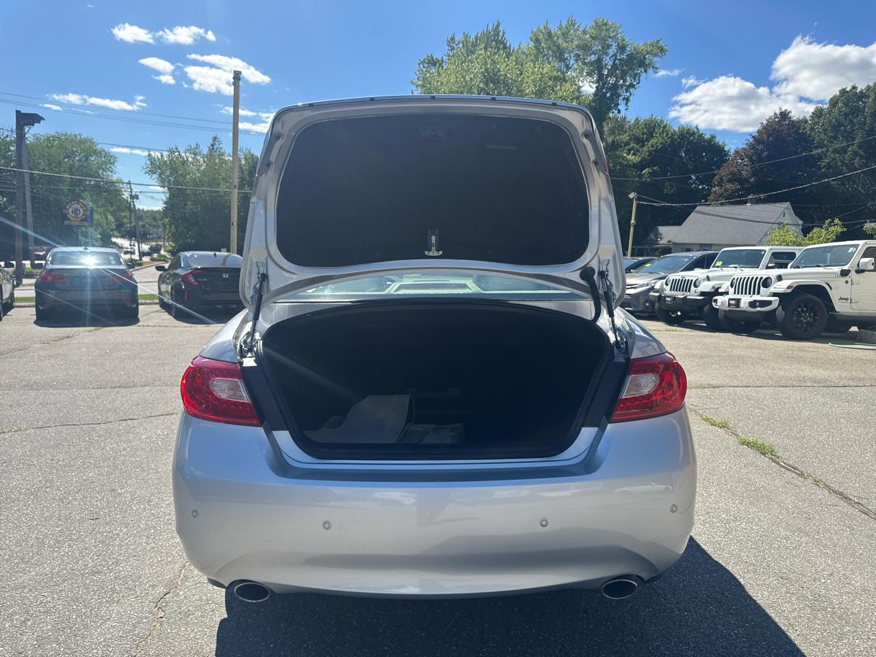 Infiniti M37  2013