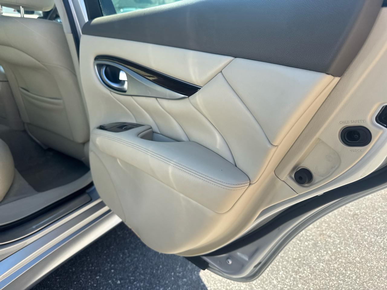 Infiniti M37  2013