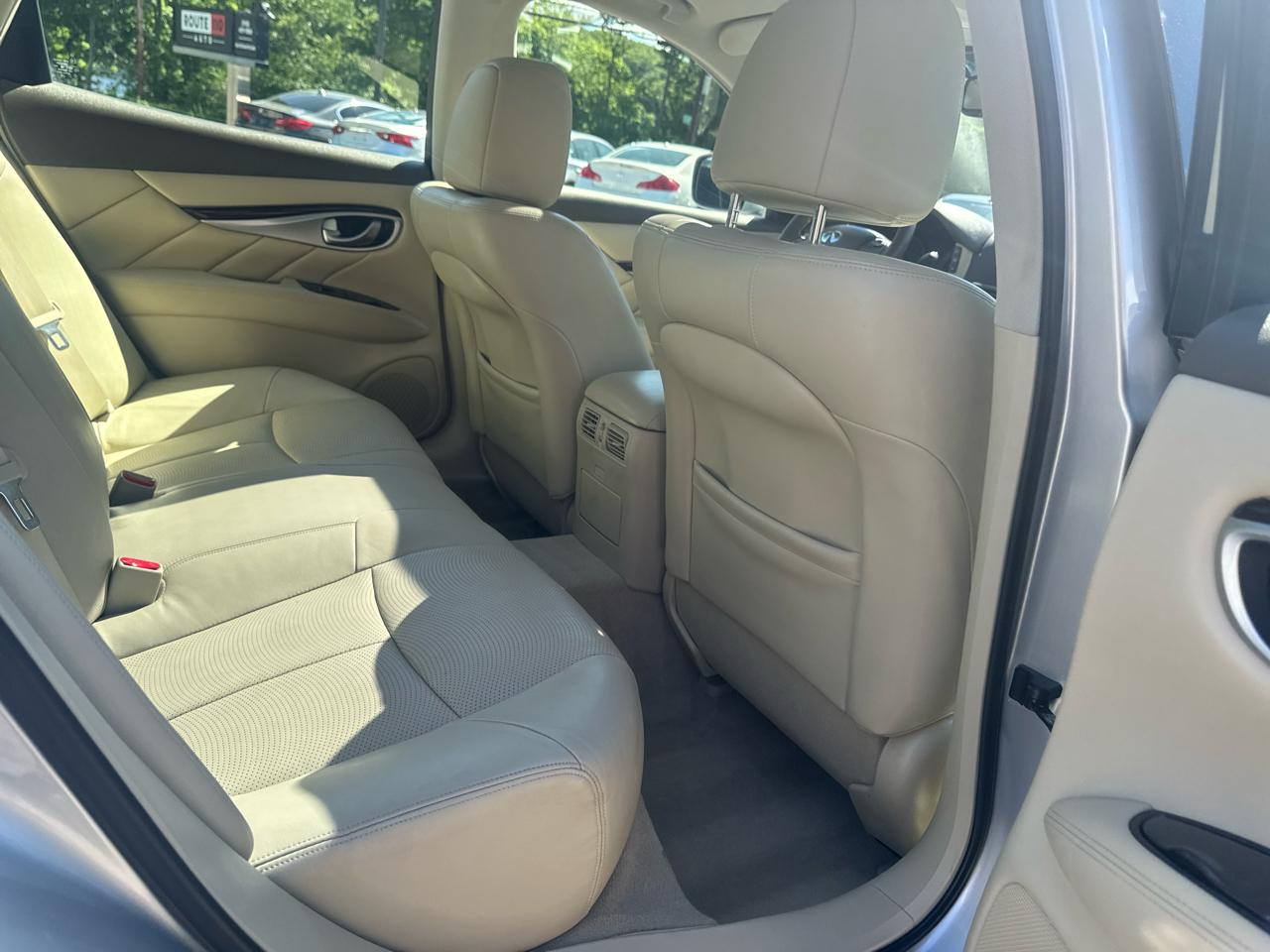 Infiniti M37  2013