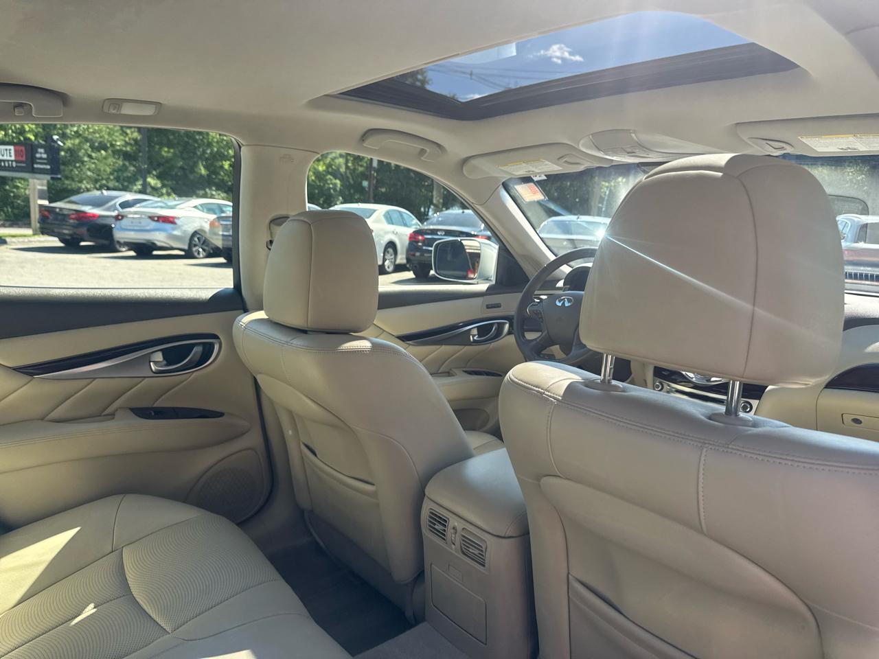 Infiniti M37  2013