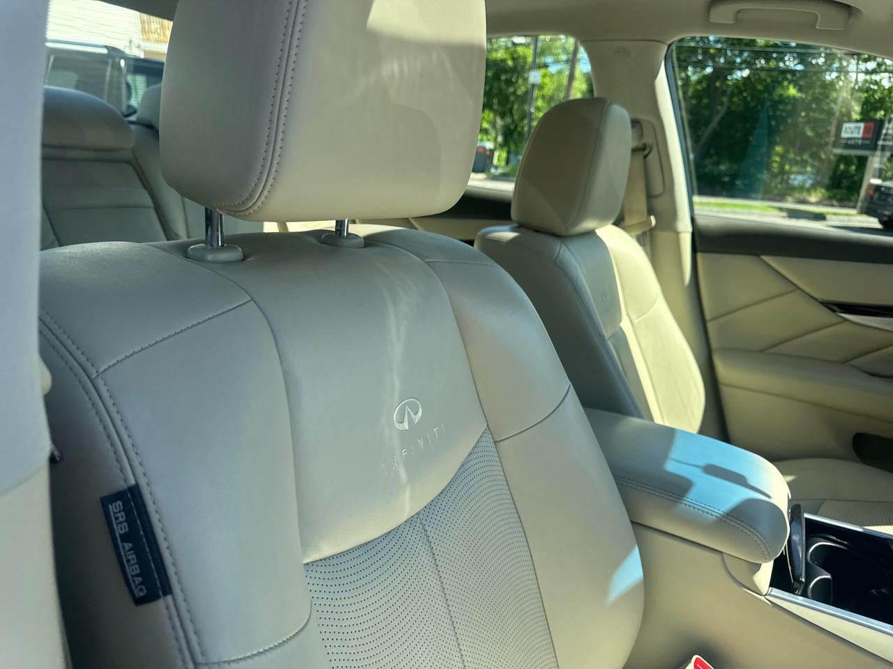 Infiniti M37  2013