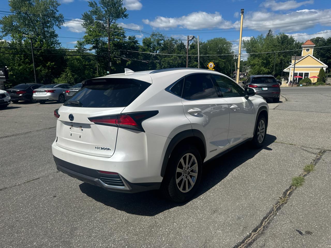Lexus NX  2021
