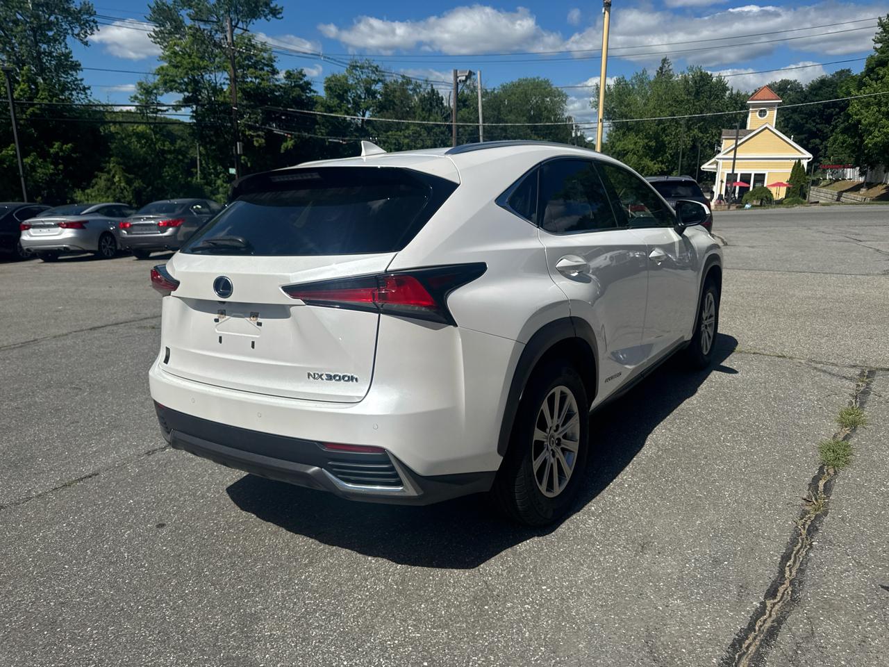 Lexus NX  2021