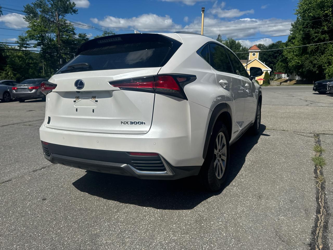 Lexus NX  2021
