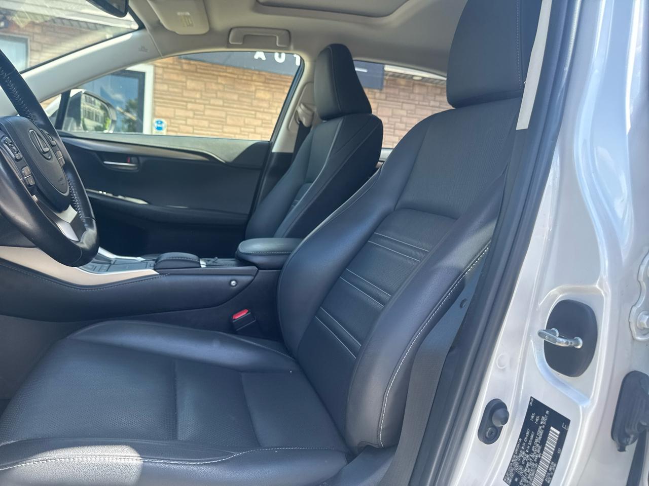 Lexus NX  2021