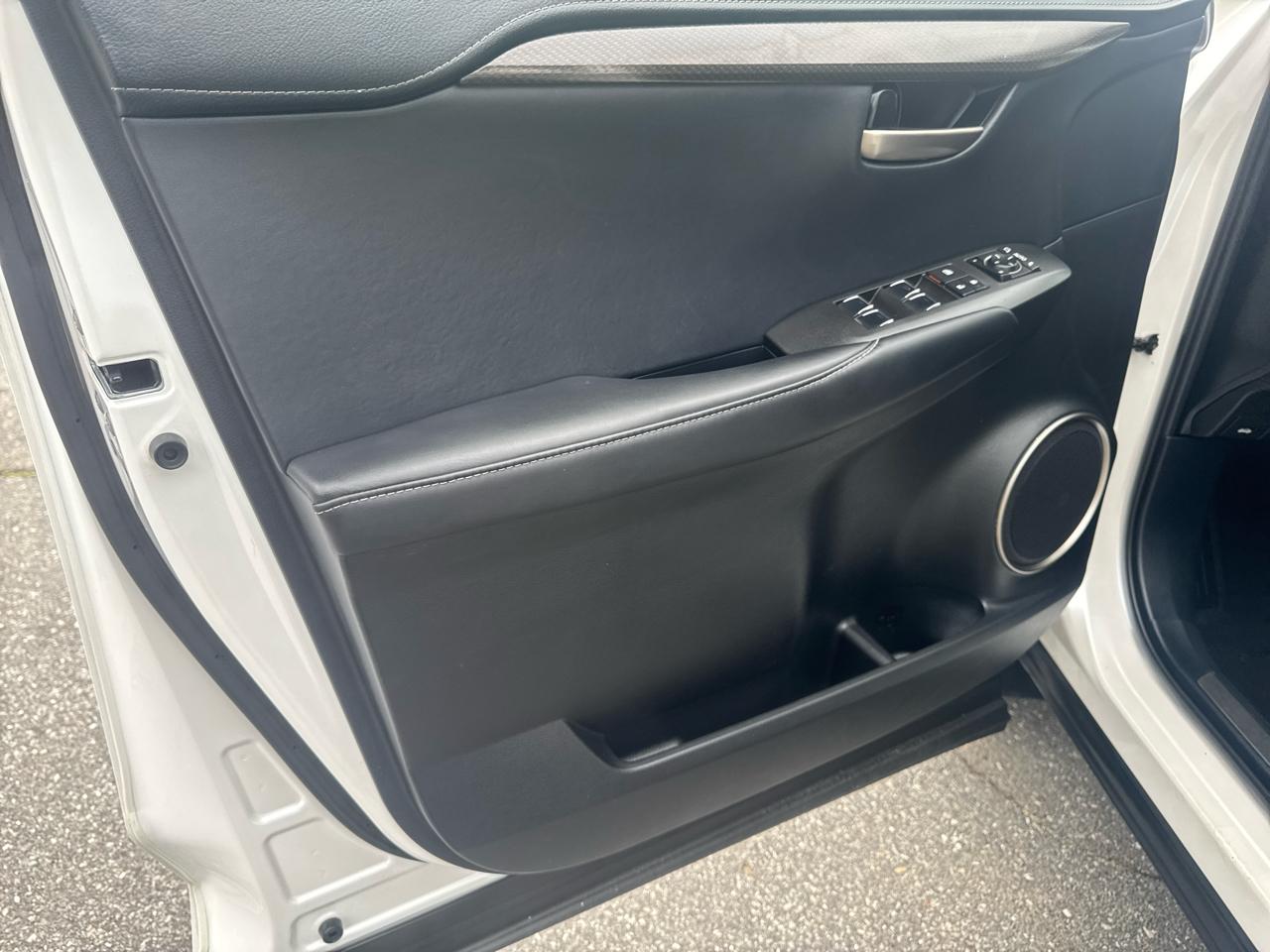 Lexus NX  2021