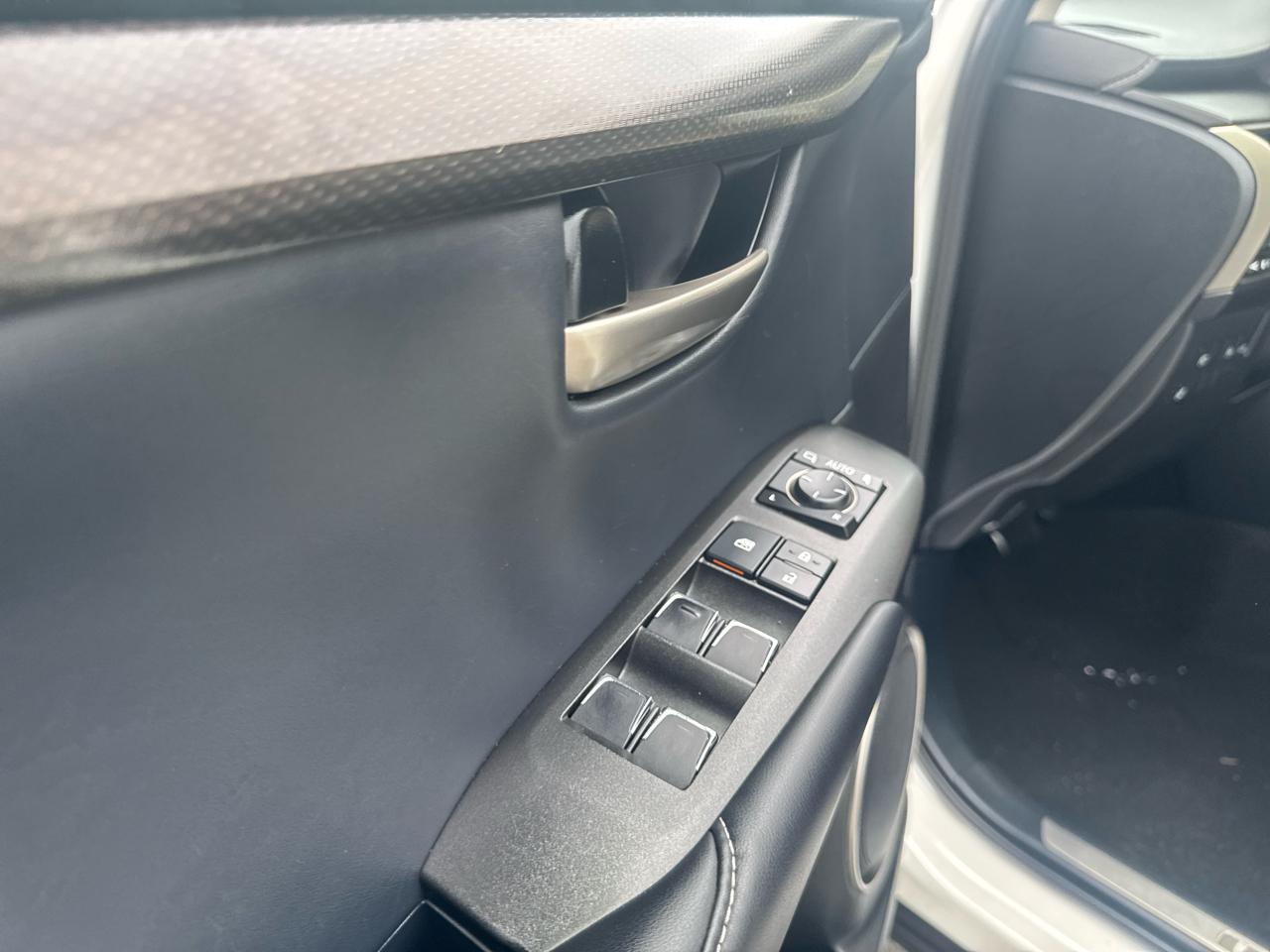 Lexus NX  2021